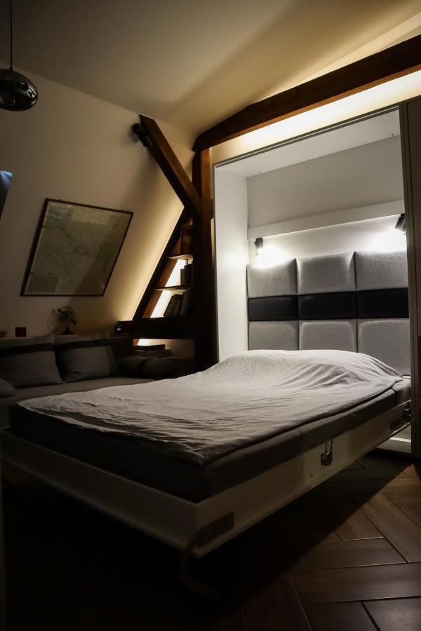 Attic Jezyce Apartment